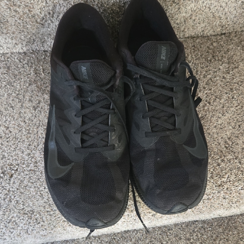 Nike Men's Black Mesh Athletic Shoes